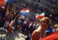 2005.08.18.-kroatienfahne und maria Die kroatische Fahne und Maria.